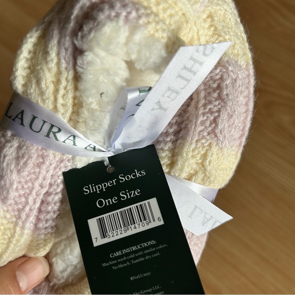 NWT Laura Ashley Lavender Slipper Socks One Size - Picture 3 of 4